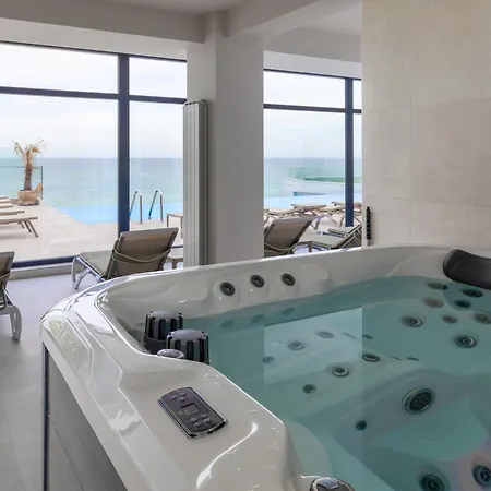 Chocolat - Infinity Pool &