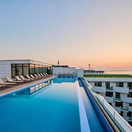 Soleil Sur In Infinity Pool & Appartamento Năvodari