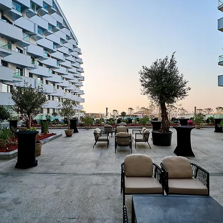 Chocolat - Infinity Pool & * Năvodari