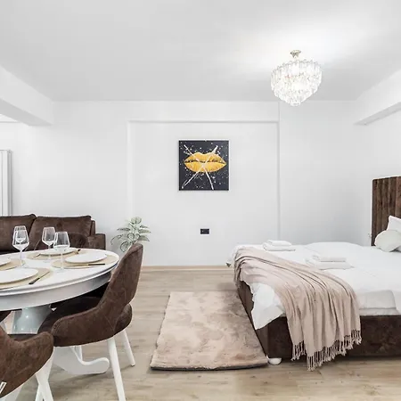 Chocolat - Infinity Pool & Apartment Navodari