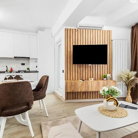 Chocolat - Infinity Pool & * Năvodari